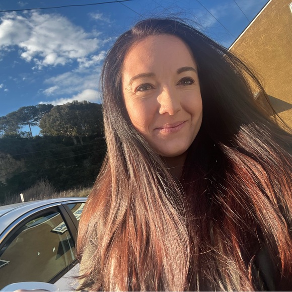 Meet your Posher! 💕 - Picture 2 of 4